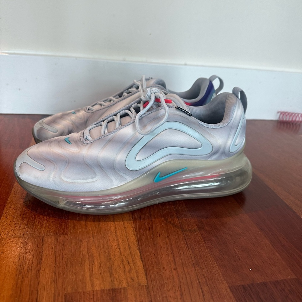 Grey Nike Air max 720